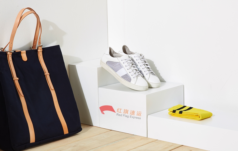 16563835941292.jpg 攝圖網(wǎng)_500512259_配飾鞋包靜物(企業(yè)商用)_副本.jpg